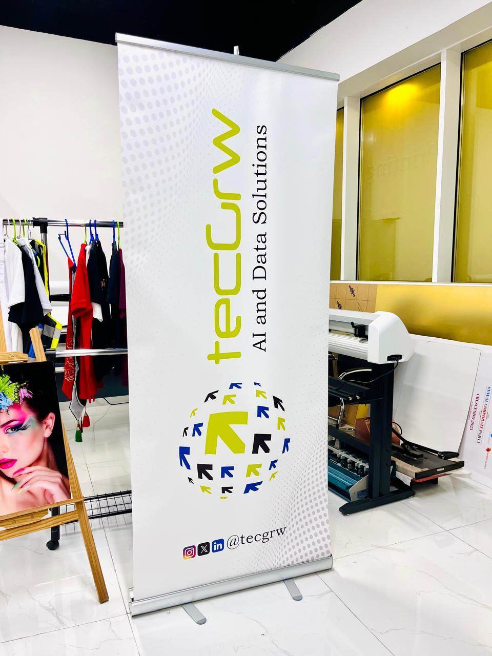 Rollup Banner / Standee 85 cm x 200 cm - Grace Customs
